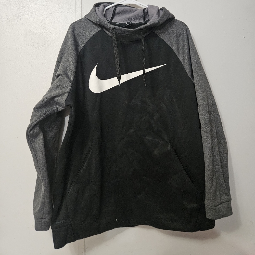 Nike Men's Black and Gray Pullover Hoodie!